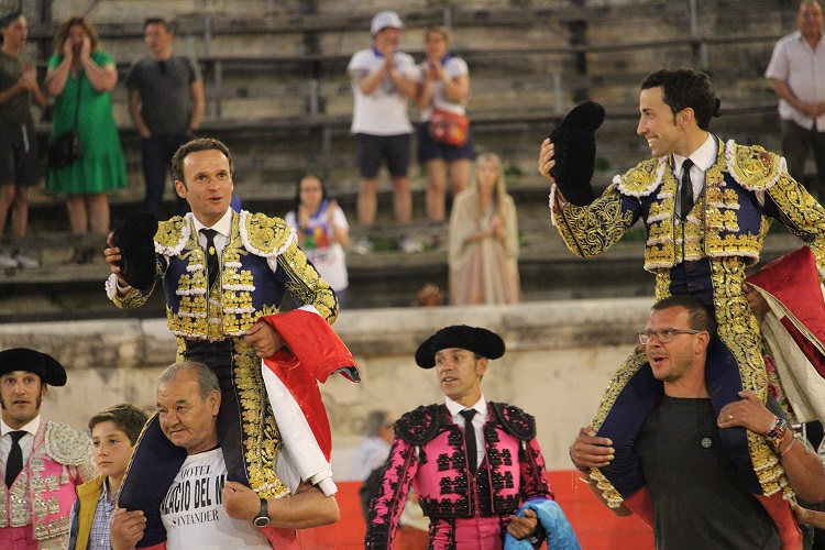 Nîmes (08.06.2019, tarde). Antonio Ferrera et David de Miranda se partagent la grande porte.