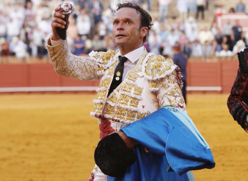 SEVILLE (30.04.2022) – L’inspiration retrouvée d’ANTONIO FERRERA devant un bon toro de Victorino Martin.