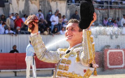 ARLES (06.06.2021, tarde) – Les nîmois ADRIEN SALENC et EL RAFI coupent une oreille…