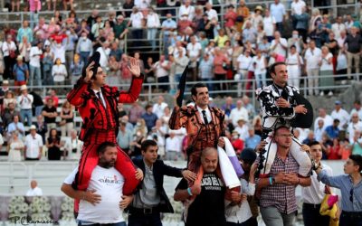 ARLES (12.09.2021) – Sortie en triomphe de la terna devant un grand lot de Jandilla !