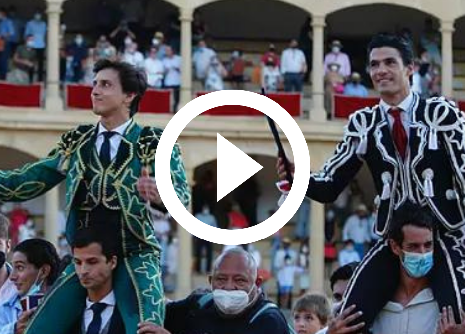 RONDA (04.09.2021) – ANDRES ROCA REY et PABLO AGUADO sortent en triomphe de la Corrida Goyesca. (VIDEO).