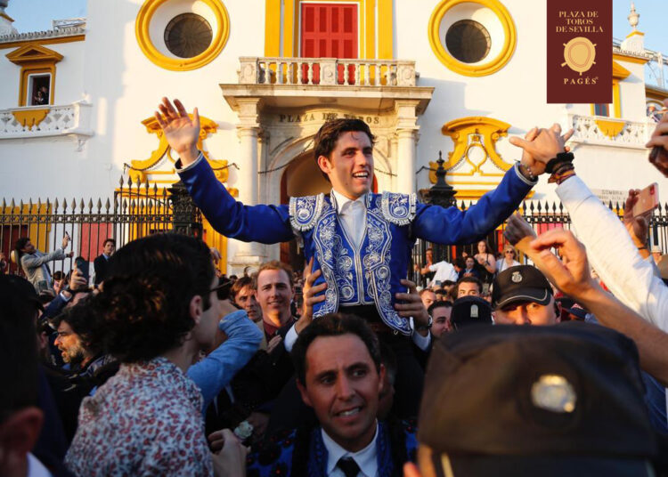 SEVILLE – MADRID (01.05.2022) – Puerta del Principe pour Guillermo Hermoso de Mendoza et Grande Porte controversée pour le novillero DIEGO GARCIA.