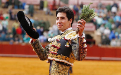 SEVILLE (03.05.2022) – ALVARO LORENZO et GINES MARIN coupent une oreille face à un nouveau desastre ganadero signé Juan Pedro Domecq.