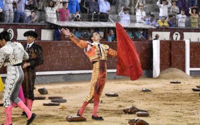 MADRID (21.05.2022) – PACO UREÑA coupe une oreille sous le déluge au milieu d’un désert ganadero…