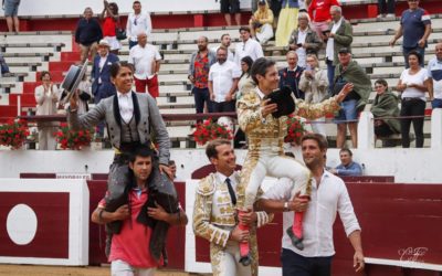SOUSTONS (03.07.2022) – Retour en photos sur la Corrida blanche flamenca avec le triomphe de JULIEN LESCARRET et LÉA VICENS.