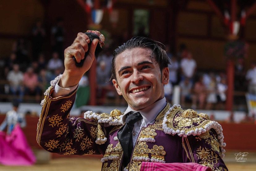 RION DES LANDES (21.08.2022) Retour sur la novillada sans picadors matinale. CLEMENT HARGOUS coupe l’unique oreille…
