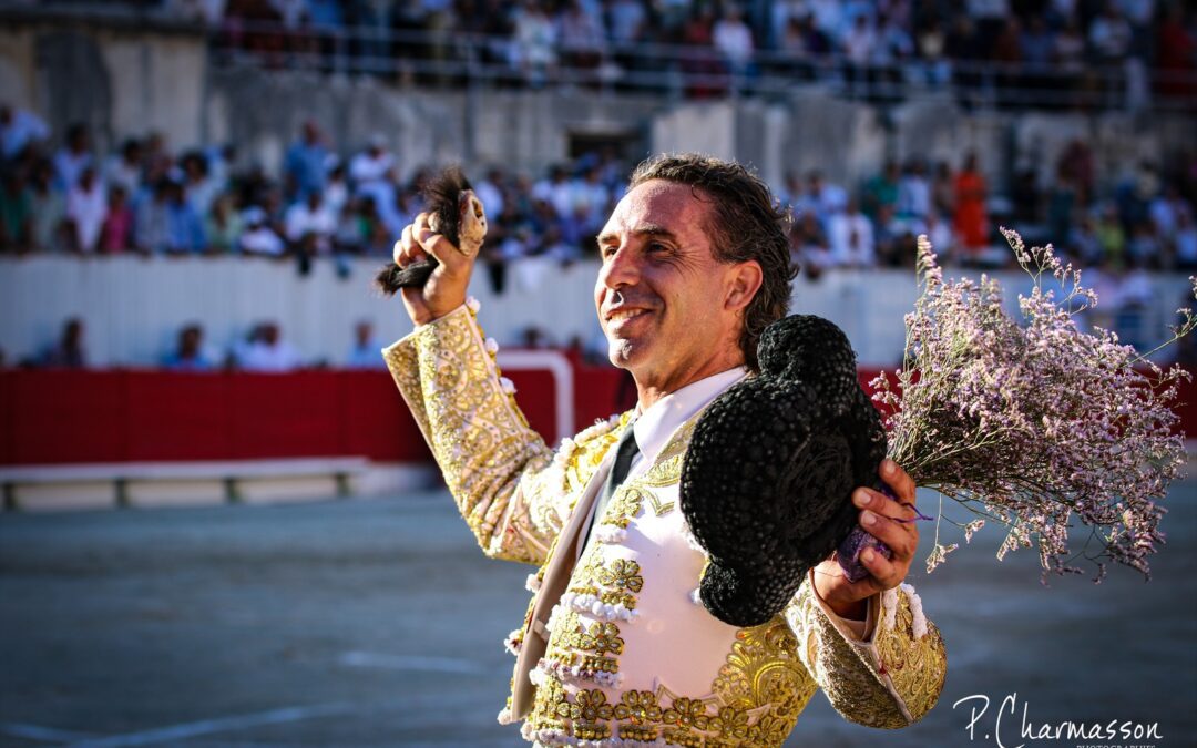 ARLES (11.09.2022) – ALVARO DE LA CALLE coupe une oreille d’un Yonnet de vuelta…