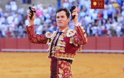 SEVILLE (20.04.2023) – DANIEL LUQUE conquiert encore la Maestranza et coupe les deux oreilles d’un toro de vuelta !
