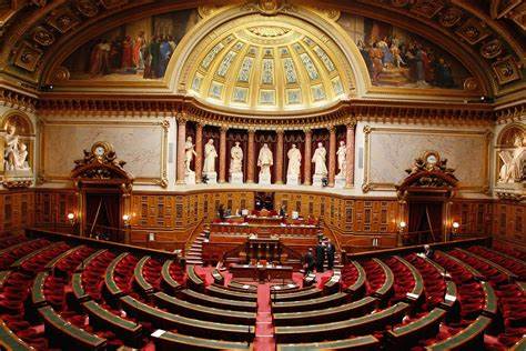 Le Sénat rejette la proposition de loi …