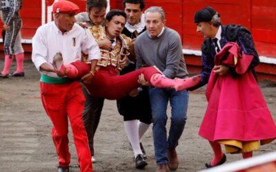 Grave blessure pour le matador de toros JUAN DE CASTILLA …